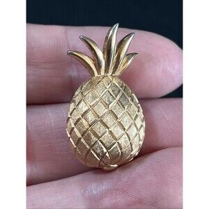 Vintage Signed TRIFARI Crown Goldtone Textured Pineapple Shape Pin Brooch